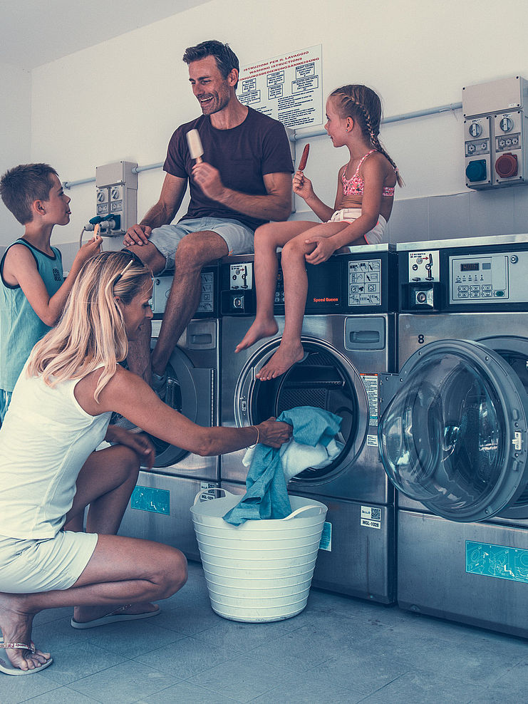 Famiglia in lavanderia